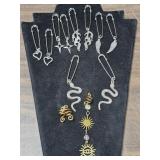 Pin / pendants assortment for hair, clothing bags