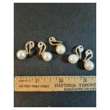 Vtg. Faux pearls clip Earrings