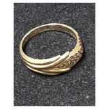 10k ring with small diamonds size 8.5