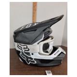 Fox dirt bike Goggles & Fox V2 Speyer Helmet size