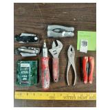 Utility blades, pliers, wrench + case 21002004