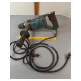Makita drill 1/2  . Works