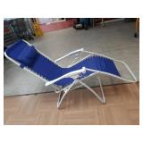 >zero-gravity folding lounge chair