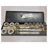 Bearing race tool