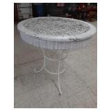 > round outdoor table 30" x 30"