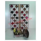 Lot of home decor and wall hangings