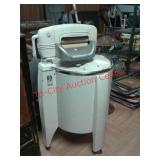 > Vintage Speed Queen washing machine, works