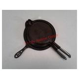 Antique cast iron number 8 Griswold waffle maker