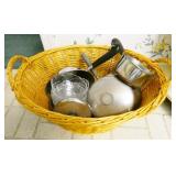Kitchen Pots & Soup/Salad Bowls