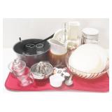 Box Lot: Kitchen Items