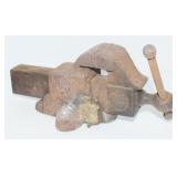 Bench Vise, Very Rusty 17lbs 7oz