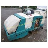 TENNANT ES8010 FLOOR SWEAPER/ CLEANER