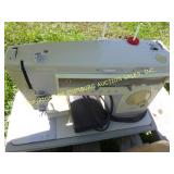 SINGER SEWING MACHINE