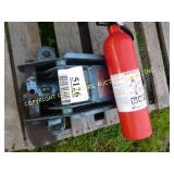1 1/2 TON FLOOR JACK & FIRE EXTINGUISHER