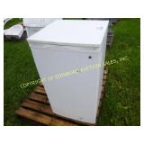 G.E. MINI REFRIGERATOR