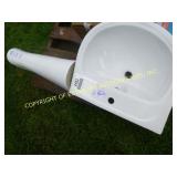 PORCELAIN PEDESTAL SINK