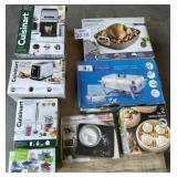 8 pcs Assorted Kitchen Items