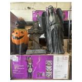 Halloween Animatronics and Decor