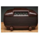 1940s Wards Airline Bakelite Table Radio