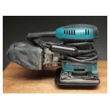 Makita Palm Sander with Dust Bag
