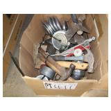 BOX OF TOOLS  LOT OF ASSORTED HAND TOOLS