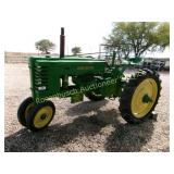 (NO RUN) 1945 JD Model H Tractor   (NO KEY)