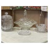 Lot of beautiful clear glass biscuit/cracker jar