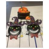3 Halloween yard decor