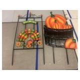 2 metal yard decorations