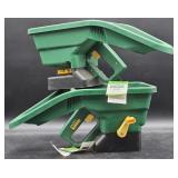 2x  Expert Gardener Handheld Spreaders- Unused