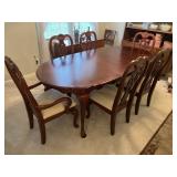 Maple? Dining table w 6 chairs and leaf