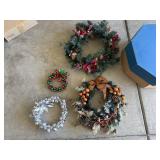 4 wreaths (2 bell wreaths)
