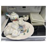 Turkey platter w 10 cups, kettle, Tupperware