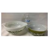 2 Pyrex bowls