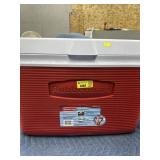 Rubbermaid 48 qt cooler