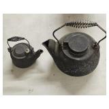 Vintage Wagner? Cast Iron Kettles(1 small,1 large)