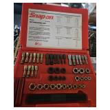 Snap-on thread restoring set
