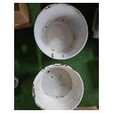 2 enamel wash pans
