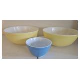 3 Pyrex mixing bowls