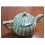 Vintage tea pot, (Franciscan ware?)