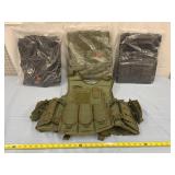 4 tactical vests (2 green, 2 blue)