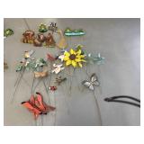 23 yard ornaments with sticks& others without