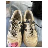 This is a pair of size 8.5 womenï¿½s New Balance