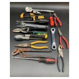 Assorted tools: 1/2" Ratchet & swivel,