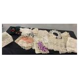 Cloth Storage Box w/43 Doilies