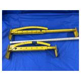 Adjustable brick tongs