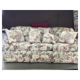 Vtg Floral designed couch with pillows