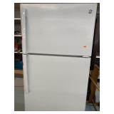 GE 18 CU FT Refrigerator/Freezer White