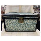 Antique Childï¿½s Steamer Trunk.