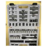 69 pc Stanley ratchet and socket set